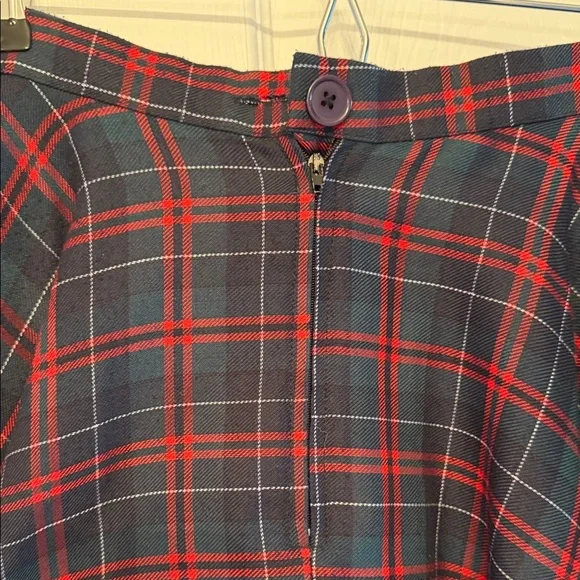 Classic Red and Black Plaid A-Line Skirt - Picture 4 of 4